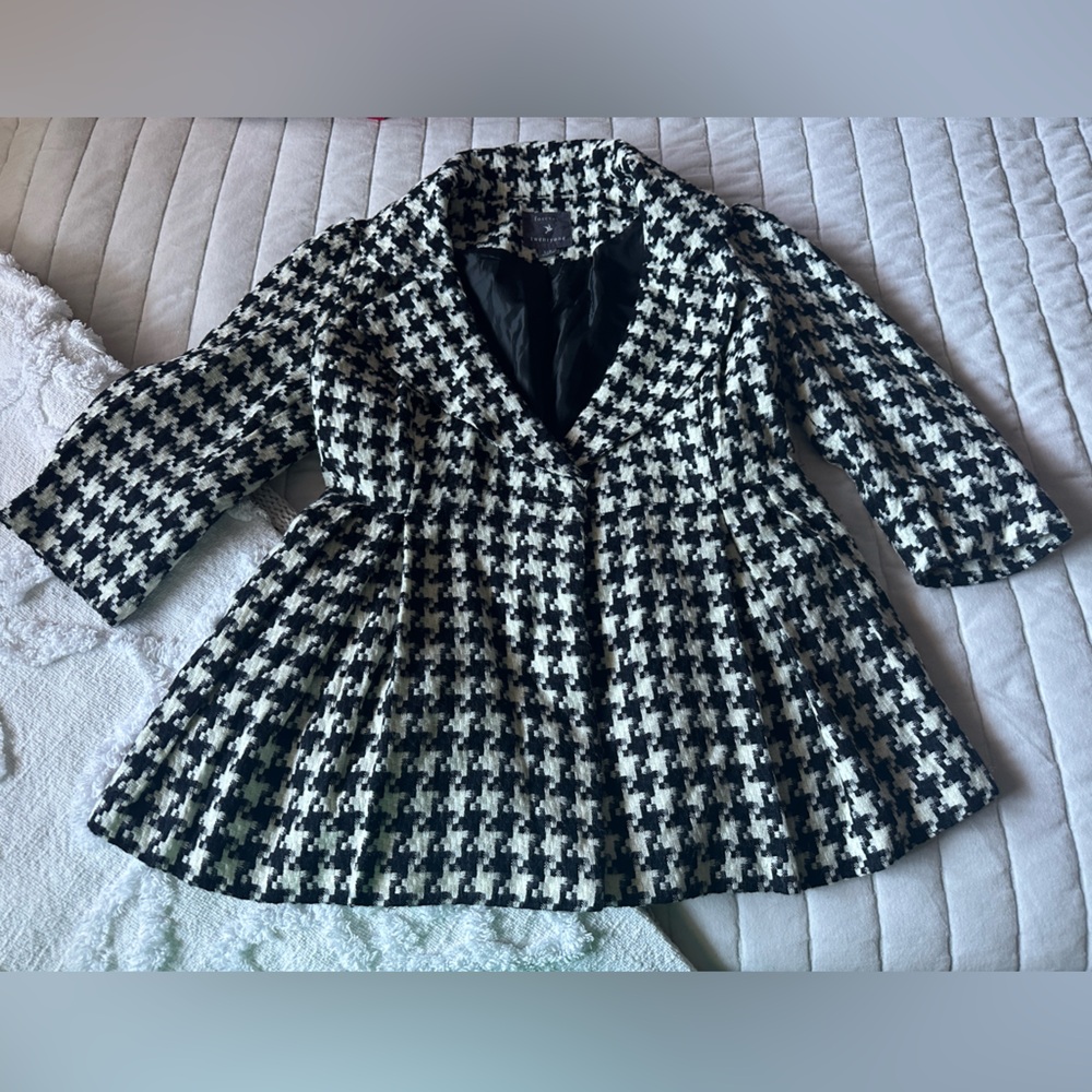 Quarter sleeve length blazer